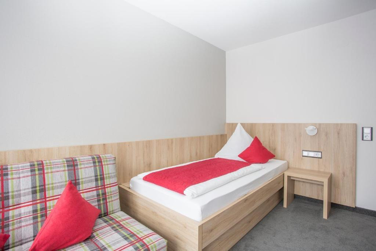 Bedroom 3, Gasthof Restaurant Hirsch, Göppingen