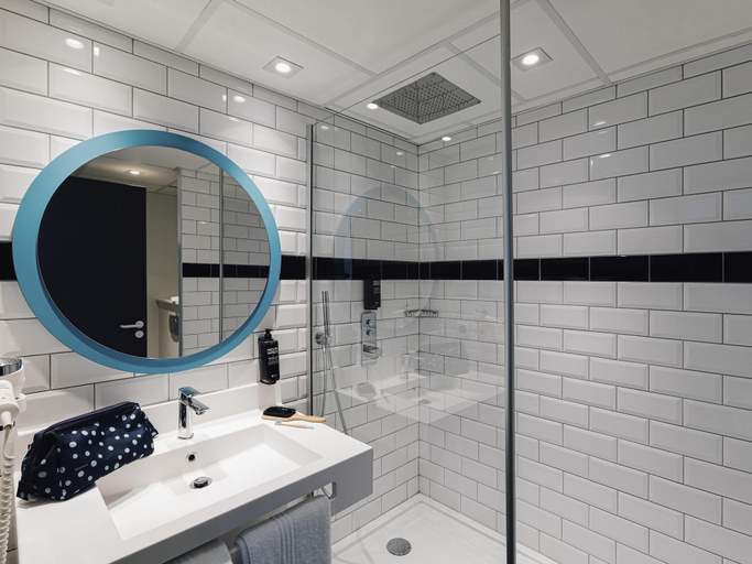 Bathroom 5, ibis Styles Nancy Laxou, Meurthe-et-Moselle