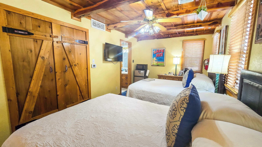 Room 3, Shiner Gruene Cottages, Comal