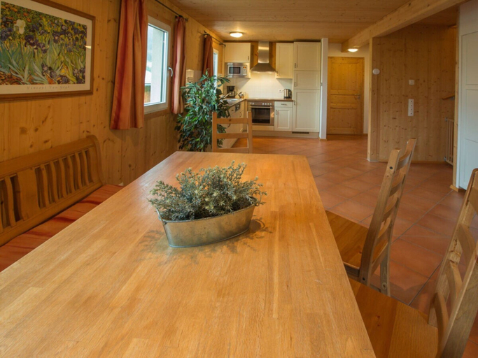 Dining 4, Cabin in Annaberg With Swimming Pool, Hallein