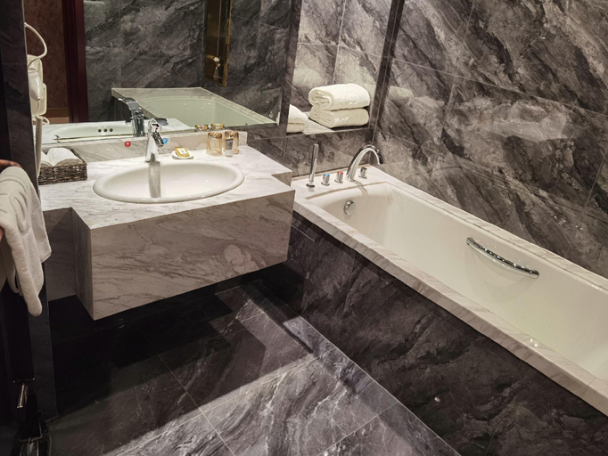 Bathroom 4, Beijing Jingyi Hotel, Beijing