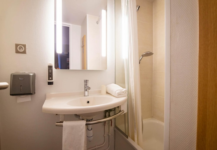 Bathroom 4, B&B HOTEL Avignon 1, Vaucluse