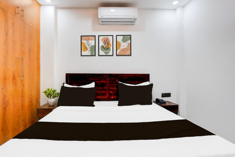 Room 4, Deluxe Townhouse Sector 143b, Gautam Buddha Nagar