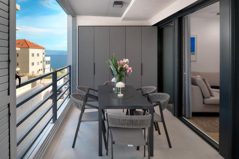 Outdoor dining 4, Urban Nook - Deluxe apartment with pool, Split