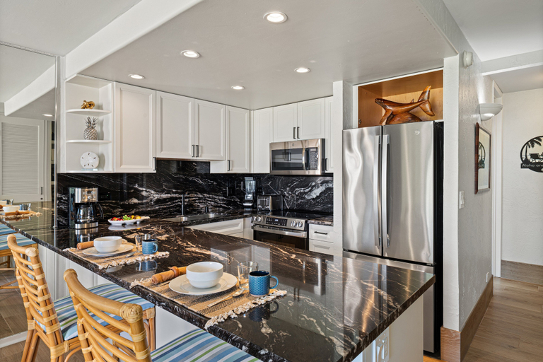 Interior 5, Remodeled Ground Floor 2BR Steps to Pool & Hot Tub -papakea K105, Maui