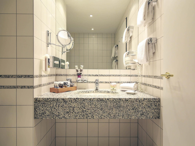 Bathroom 5, Mercure Hotel Plaza Essen, Essen