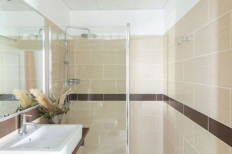Bathroom 4, LES ROCHES BLANCHES, Corse-du-Sud