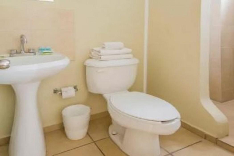 Bathroom 3, Hotel Mateos 1215, León