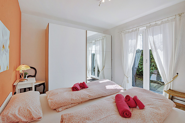 Room 4, Casa Viola Losone for 8, Locarno