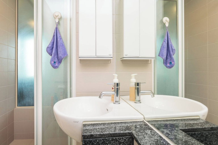 Bathroom 4, Luxurious 2-Bedroom Apartment Near Chao Phraya River, Khlong San