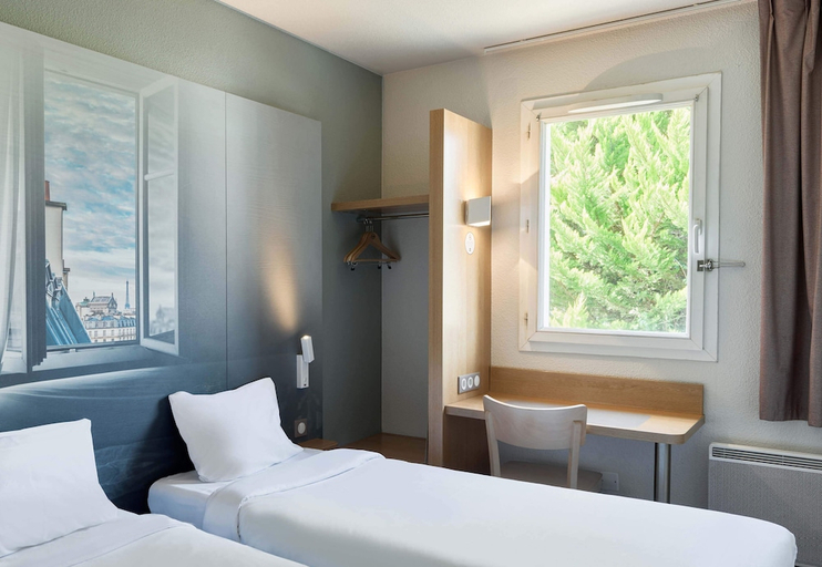 Bedroom 2, B&B HOTEL Evry Lisses (1), Essonne
