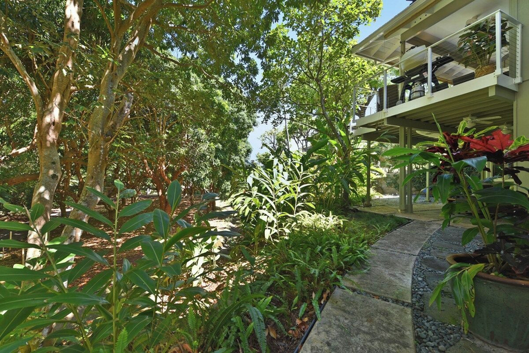 Exterior 4, Remodeled 4BD Beach House w Ocean Views - Alaeloa 12, Maui