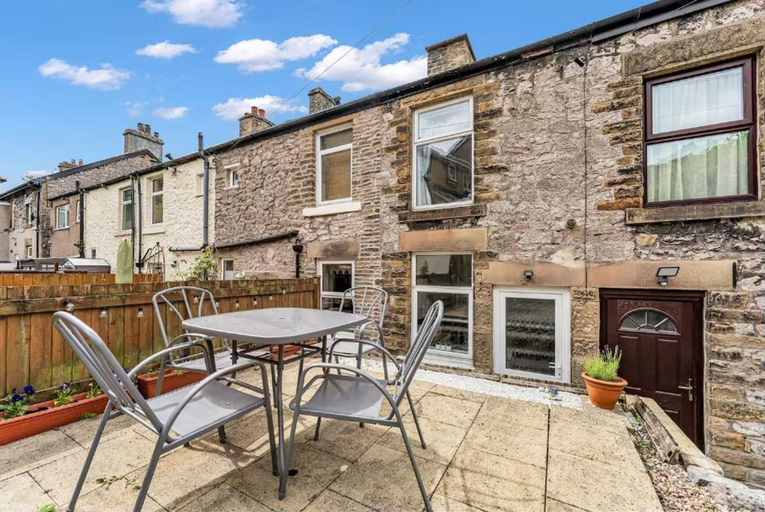Outdoor dining, 2 Bedroom House at Buxton Peak District, Derbyshire