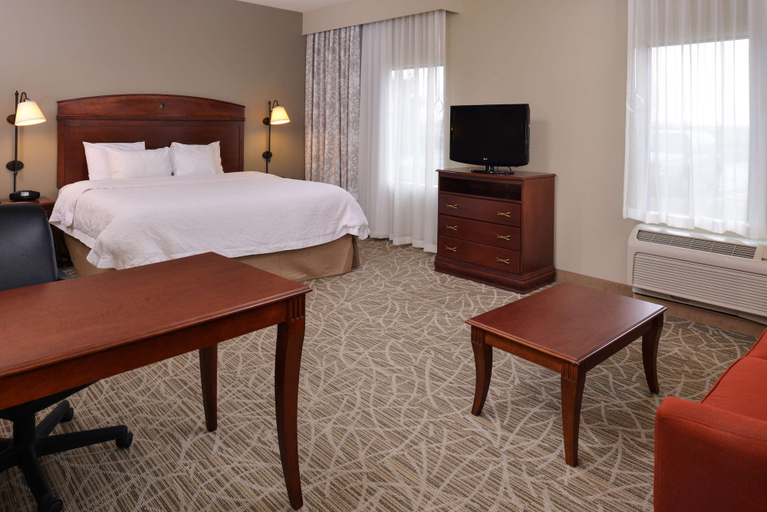 Bedroom 3, Hampton Inn by Hilton Litchfield, Montgomery