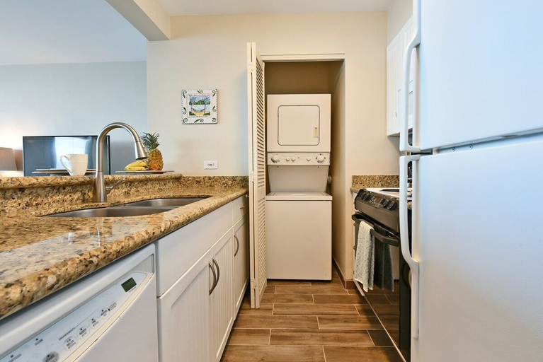 Interior 3, Relaxing Beachfront Studio Amazing Views - Mahana 1113, Maui