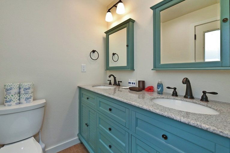 Bathroom 3, Remodeled 2BD Hawaiian Cottage w Pool AC - International Colony Club 20, Maui