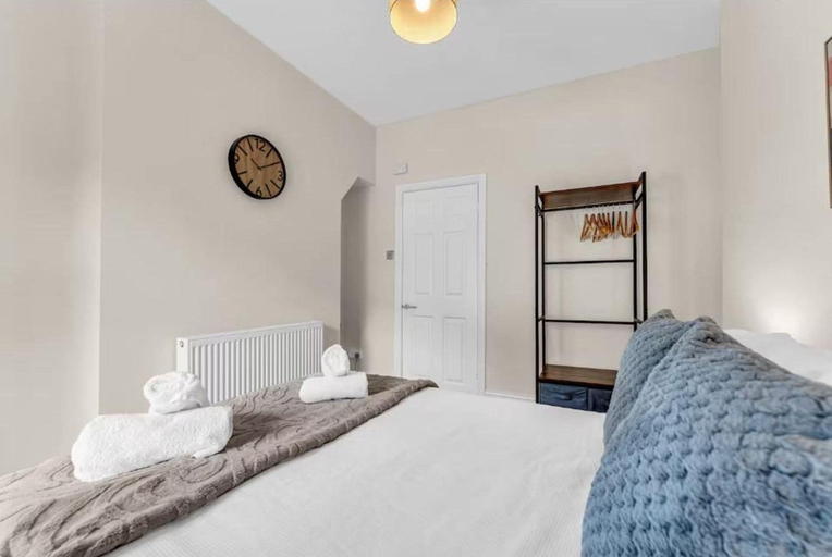 Room 4, 2 Bedroom House at Buxton Peak District, Derbyshire