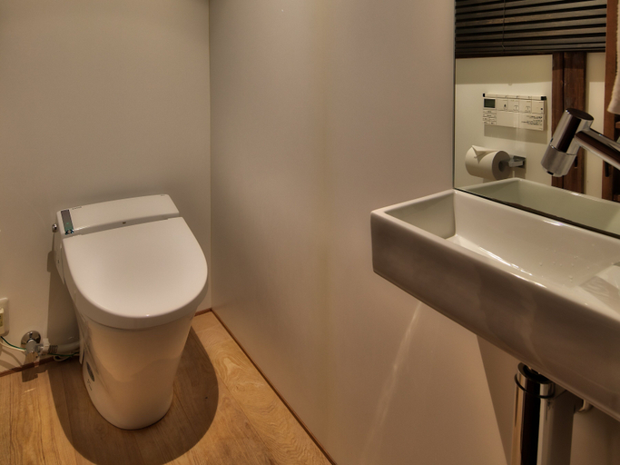 Bathroom 4, Kanade ShijoShinmachi, Kyoto