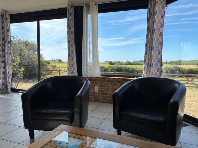 Living room 2, Relaxing Holiday Home in Normandy, Manche