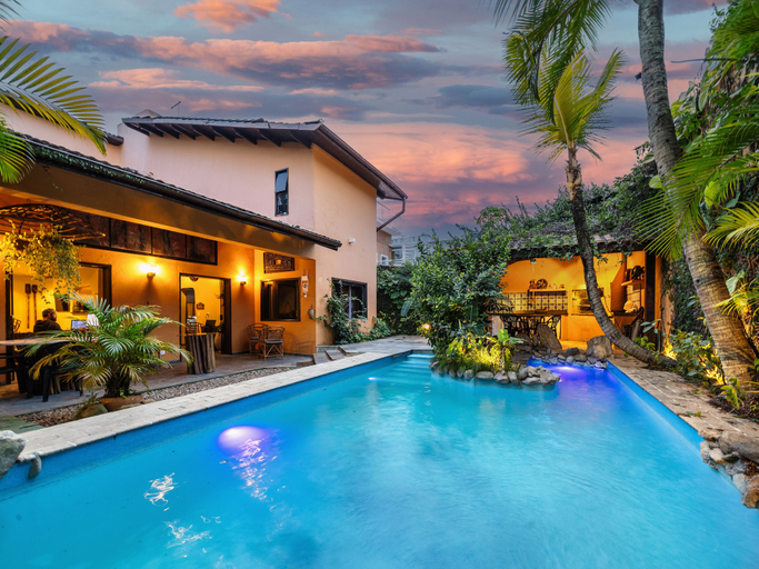 Pool 4, QG Guest House - Guarujá, Guarujá