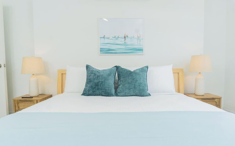 Room 3, Azure 6th Floor Luxury 2bdrm Condo Walk to Beach