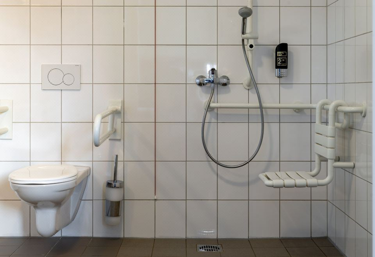 Bathroom 5, a&o Graz Hauptbahnhof - Hostel, Graz