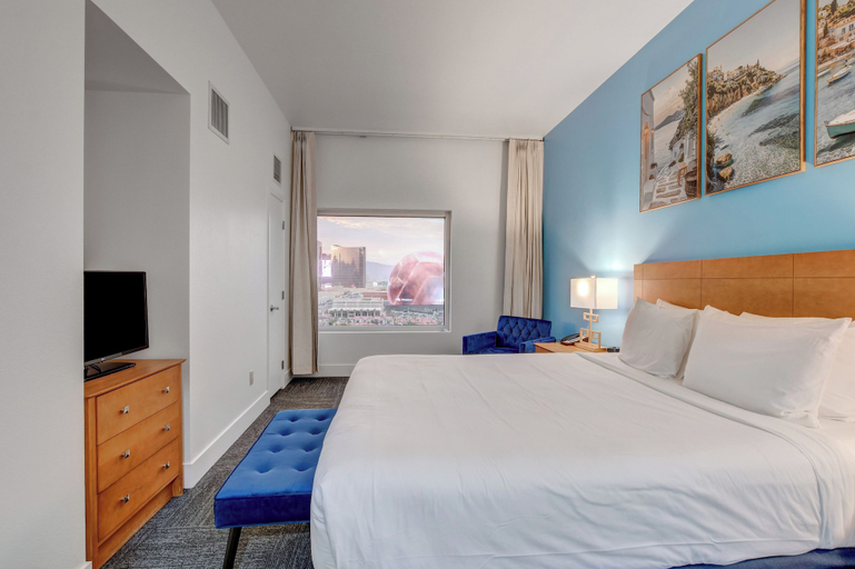 Room 4, Sphere View Luxury Balcony Suites at Platinum Hotel, Clark