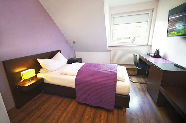 Bedroom 4, Hirsch Hotel Hanau, Main-Kinzig-Kreis