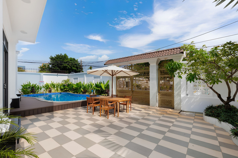 Outdoor dining 4, Luxury An Home Beach Villa, Ho Chi Minh City