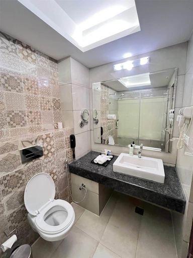 Bathroom 4, RS Sarovar Portico Palampur, Kangra