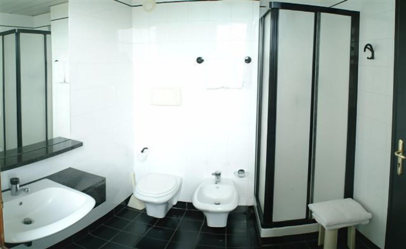Bathroom, Lo Scoiattolo, Novara