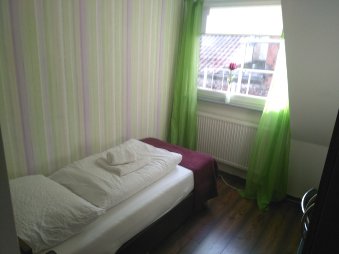 Bedroom 3, Hirsch Hotel Hanau, Main-Kinzig-Kreis