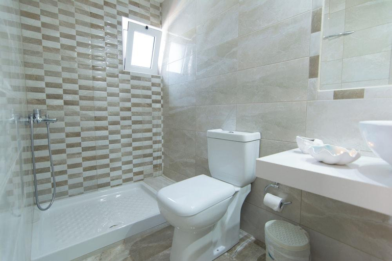 Bathroom 3, Sirena Apartments, Crete