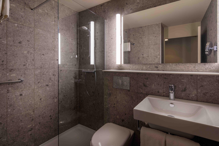 Bathroom 4, Holiday Inn BRUSSELS AIRPORT by IHG, Vlaams Brabant
