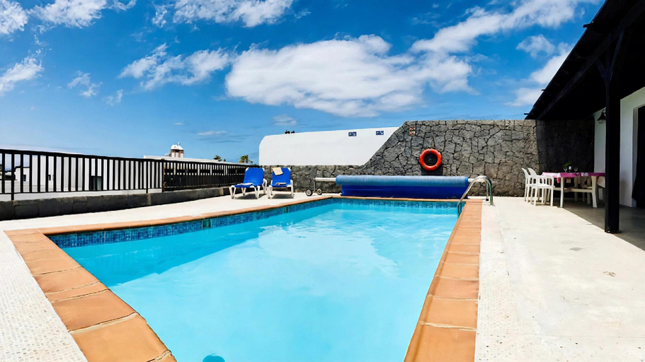 Others 4, Villa Neptuno with private pool, sea view, Sat-tv free Wifi, Las Palmas