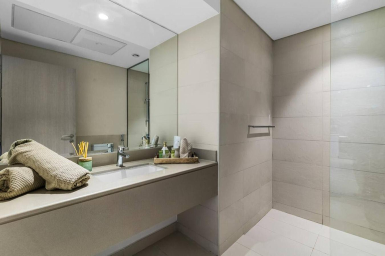 Bathroom 5, Waterfront Yas 1BR near F1 & Ticket Savings, Yas Island