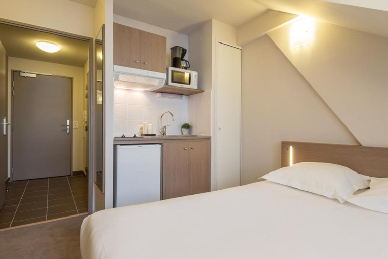Bedroom 2, Appart City Confort Reims Centre, Marne