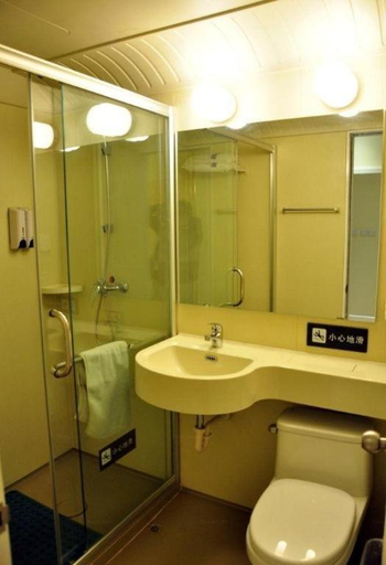 Bathroom 3, 7 Days Inn Tianjin Changhong Park Metro Station, Tianjin