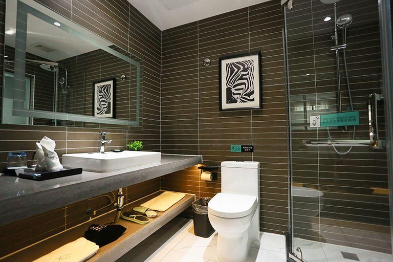 Bathroom 3, Xana Hotelle Lianyungang Xugou Bathing Sea-Food Inn, Lianyungang