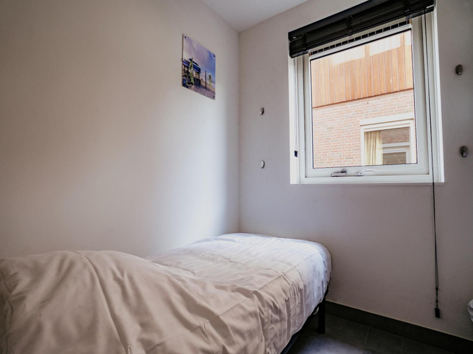 Bedroom 2, Waterside Escape with Easy Access, Uitgeest