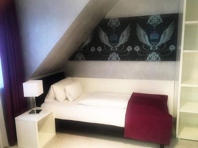 Bedroom 3, Hellers Twenty Four II, Bodenseekreis