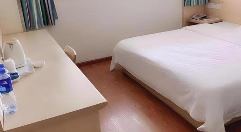 Bedroom, 7 Days Inn Chengdu North Railway Metro Station, Chengdu