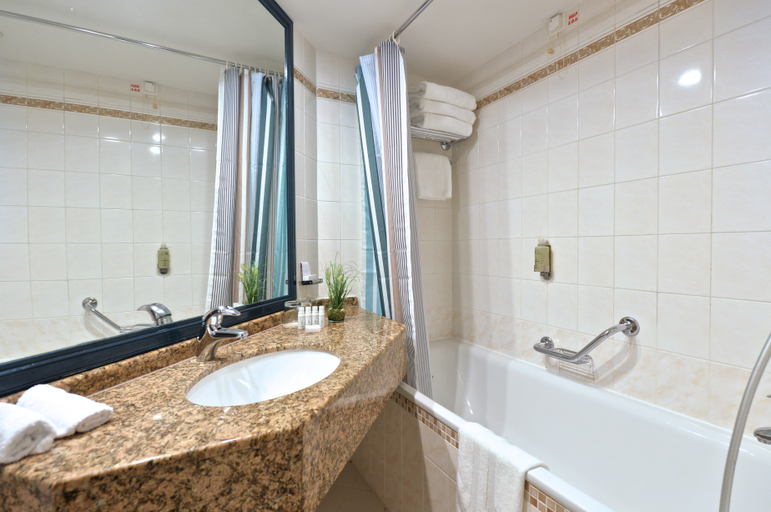 Bathroom 3, Plaza Prague Hotel - Czech Leading Hotels, Praha 7