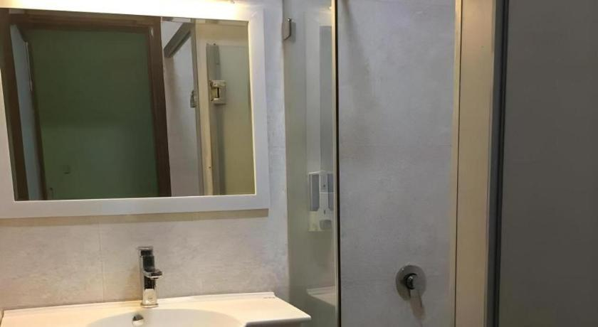Bathroom 5, Hanoi Hostel, Hoàn Kiếm