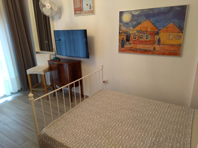 3, Seafront Apartment - Sleeps 13 - Parking - Balcony, Central Macedonia