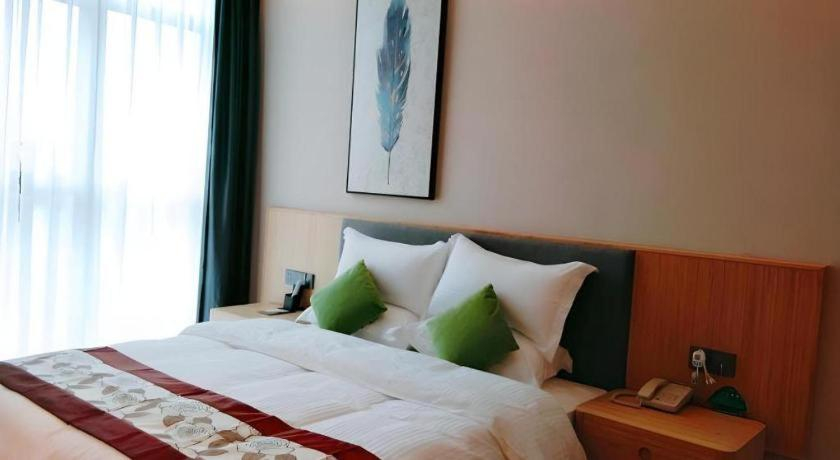 Bedroom 2, GreenTree Inn Express Fuzhou Minhou County Mindu Custom Park, Fuzhou