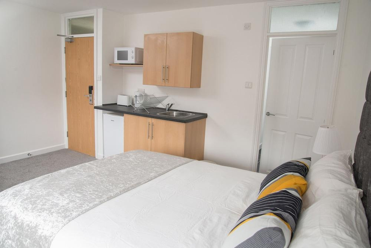 Bedroom, TLK Apartments and Hotel - Orpington, London