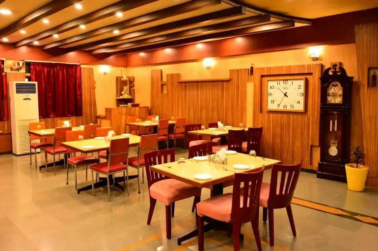 Food & Drinks 3, Matrix Inn Association With We Hotels, Pune