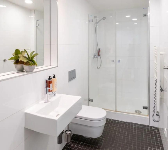 Bathroom 3, VN3 Terraces Suites by Adrez Living, Praha 1