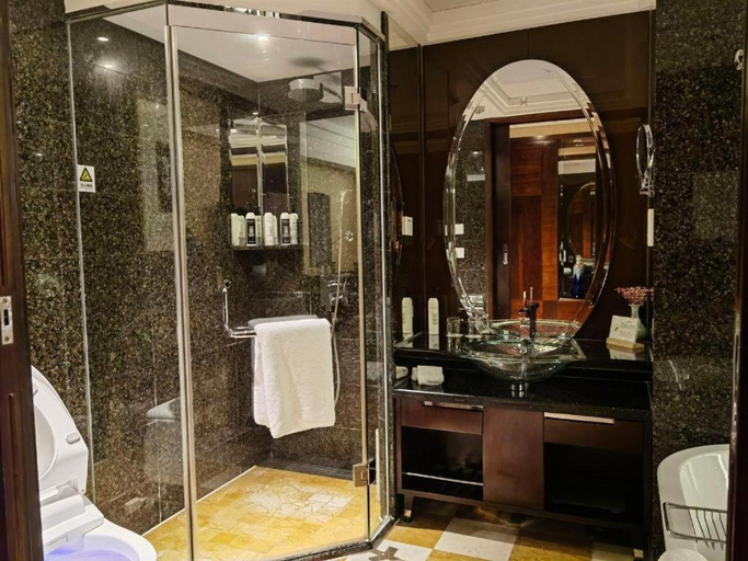 Bathroom 4, New Century Hangzhou Grand Hotel, Hangzhou